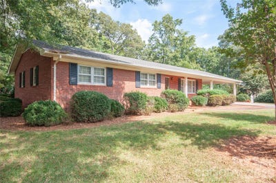 /international/us/2607-montgomery-drive-statesville-nc-110120157453/