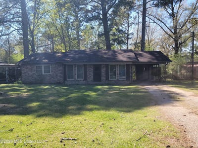 /international/us/817-roosevelt-street-forest-ms-110105096041/