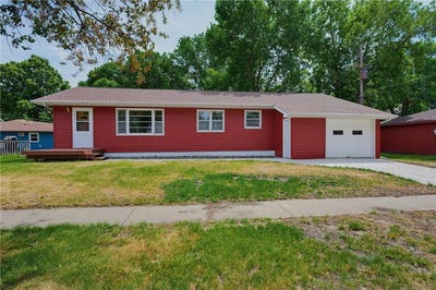 /international/us/821-ash-avenue-bird-island-mn-110108902921/