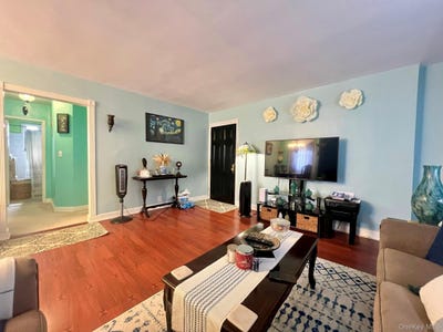 /international/us/19640-67th-avenue-fresh-meadows-ny-110106377535/