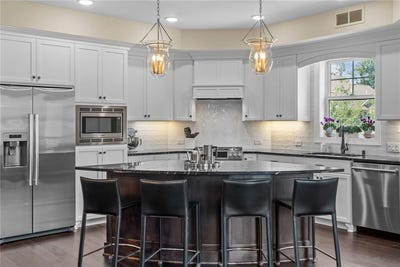 /international/us/15420-oakcroft-place-minnetonka-mn-110100632219/