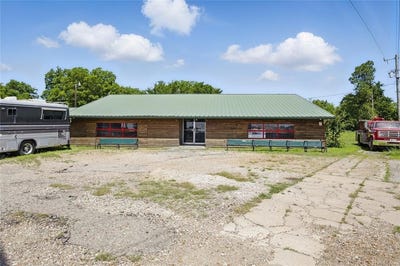 /international/us/211-e-main-fish-diner-street-pecan-gap-tx-110100265245/