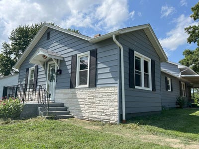 /international/us/411-w-cleveland-st-versailles-mo-110101063696/