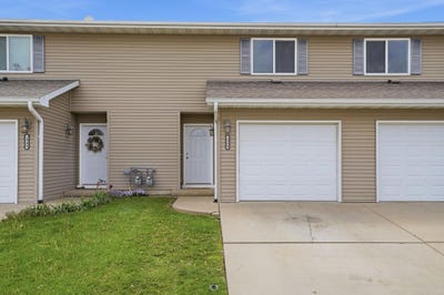 /international/us/1984-golden-eagle-drive-dubuque-ia-110107843426/
