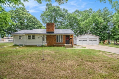 /international/us/702-s-cedar-street-greenville-mi-110100831235/?lang=en