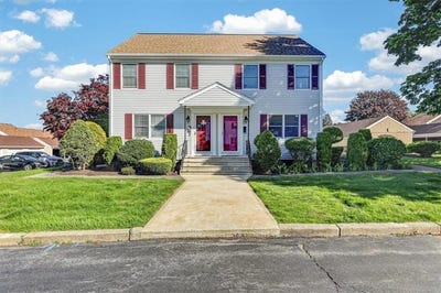 /international/us/2970-mendon-road-cumberland-ri-110108059645/