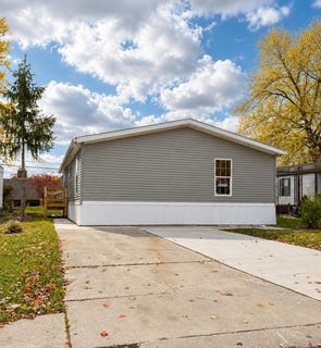 /international/us/3900-w-jefferson-avenue-trenton-mi-110103418817/