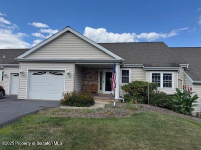 /international/us/425-woodland-way-tunkhannock-pa-110102137923/