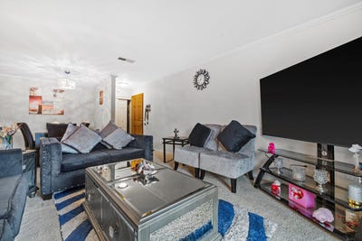 /international/us/7911-s-68th-st-franklin-wi-110101063534/