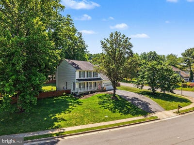 /international/us/8019-oak-bridge-lane-fairfax-station-va-110108363386/