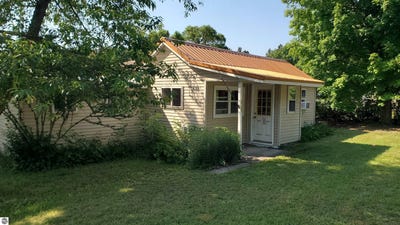 /international/us/1725-county-road-633-grawn-mi-110100779119/