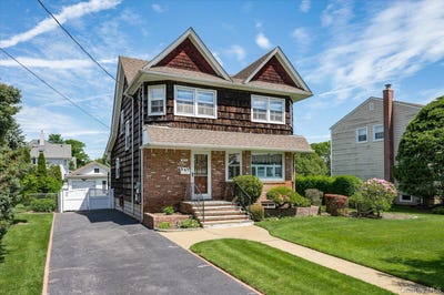 /international/us/311-locust-avenue-freeport-ny-110108349364/