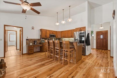 /international/us/910-n-14th-e-mountain-home-id-110107072033/