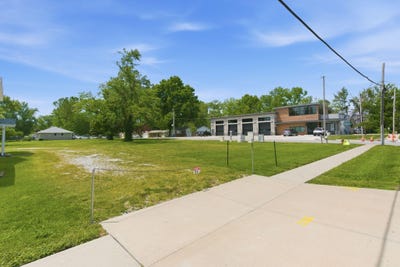 /international/us/n-main-street-nixa-mo-110107982924/