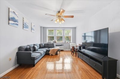 /international/us/19-31-lyons-ave-newark-city-nj-110109369444/