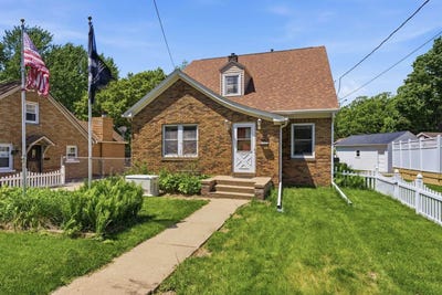 /international/us/2031-12th-street-east-moline-il-110108197537/