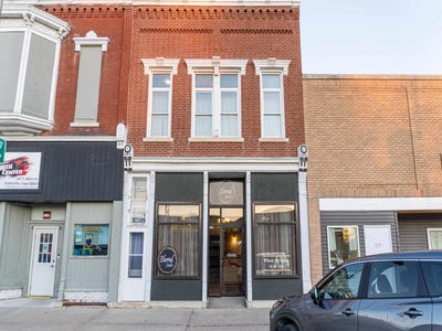 /international/us/109-s-main-street-clarksville-ia-110105410597/