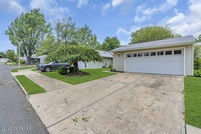 /international/us/104-chatham-drive-monroe-nj-110100463050/