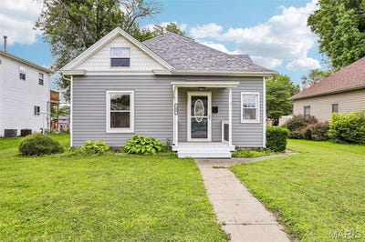 /international/us/208-e-elm-street-gillespie-il-110108615237/