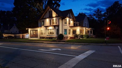 /international/us/2340-maine-street-quincy-il-110097194609/