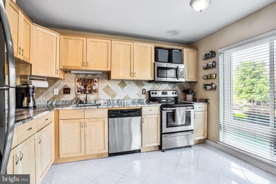 /international/us/128-roberts-lane-alexandria-va-110099789709/