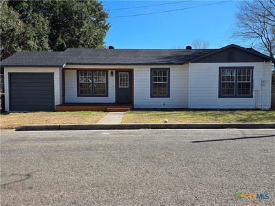 /international/us/116-e-14th-street-shiner-tx-110107383678/