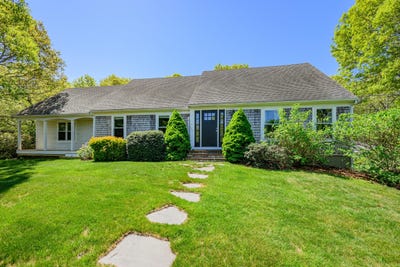 /international/us/284-bragg-s-lane-barnstable-ma-110108257403/