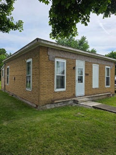 /international/us/214-w-3rd-street-brocton-il-110108633124/