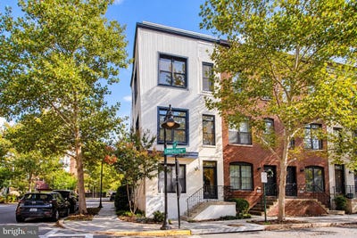 /international/us/4400-longfellow-street-hyattsville-md-110119905944/