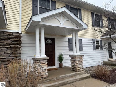 /international/us/1495-newport-street-traverse-city-mi-110108442679/