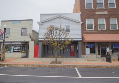 /international/us/108-s-main-street-plainwell-mi-110103717881/