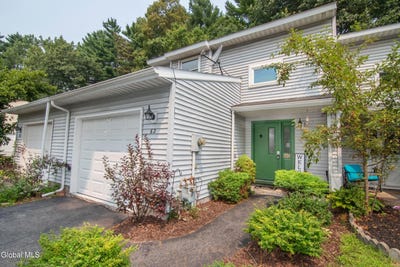 /international/us/62-tallow-wood-drive-clifton-park-ny-110101401227/