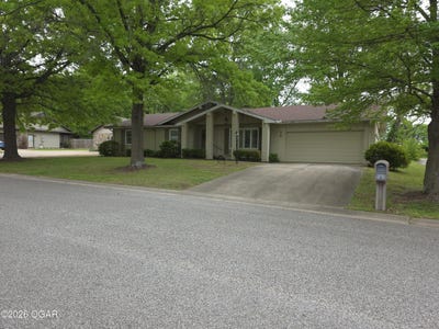 /international/us/908-gene-taylor-drive-carthage-mo-110107850676/