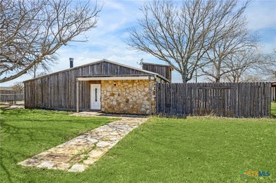 /international/us/205-lakewood-drive-gatesville-tx-110098065513/
