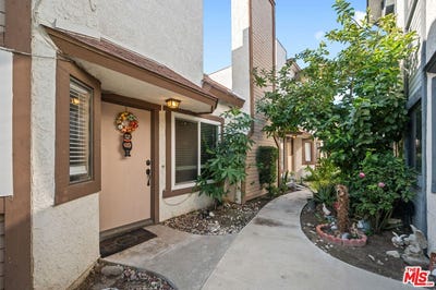 /international/us/13526-francisquito-ave-baldwin-park-ca-110103691201/