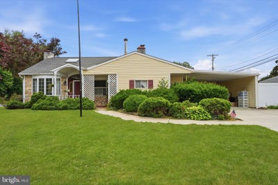 /international/us/1-meadow-lane-levittown-pa-110108775373/