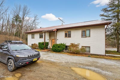 /international/us/1022-state-route-43-stephentown-ny-110107053869/