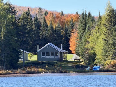 /international/us/512-back-lake-road-pittsburg-nh-110120498481/