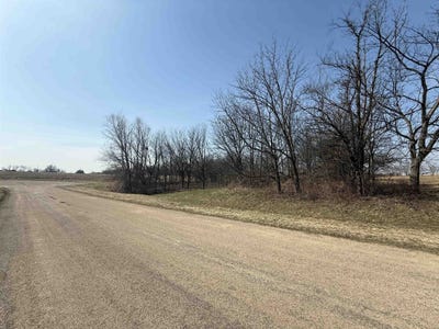 /international/us/5246-n-timber-ridge-road-lena-il-110104821268/