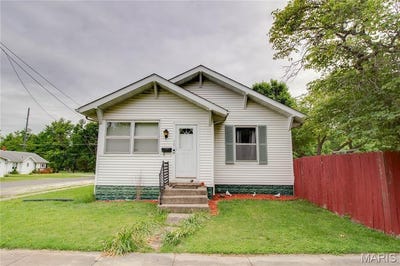 /international/us/701-e-chestnut-street-gillespie-il-110108199838/