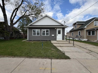 /international/us/145-s-randall-avenue-janesville-wi-110107692503/