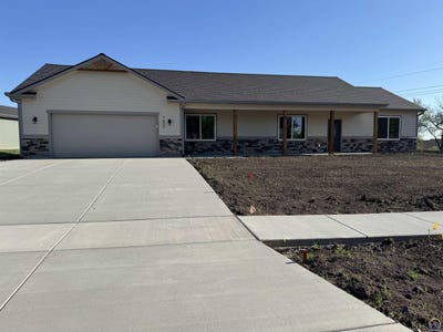 /international/us/7600-sw-24th-ter-topeka-ks-110105886440/