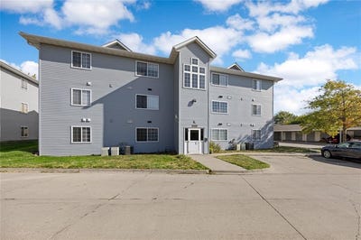 /international/us/930b-boston-way-coralville-ia-110107227825/