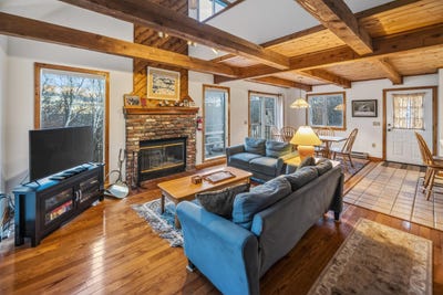 /international/us/12-lilla-lane-wilmington-vt-110103737746/