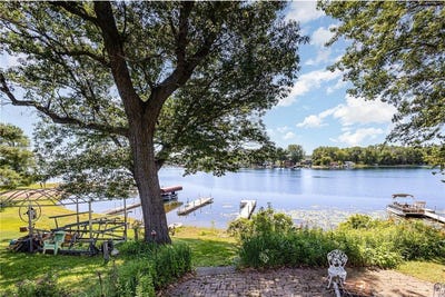 /international/us/11745-oak-street-chisago-city-mn-110100847720/