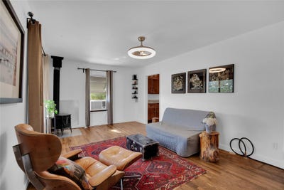 /international/us/1607-e-4th-st-taylor-tx-110105414185/
