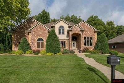 /international/us/204-woodhill-court-mankato-mn-110101096269/