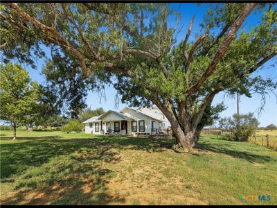 /international/us/2520-county-road-232-gonzales-tx-110109599725/