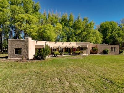 /international/us/122-camino-del-viernes-taos-nm-110108748497/