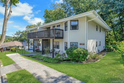 /international/us/34-warwick-place-yorktown-heights-ny-110119520835/